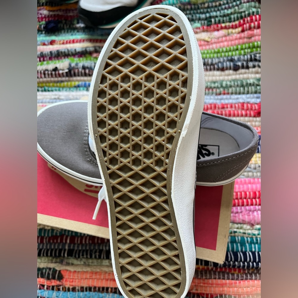 Vans - Picture 3 of 4